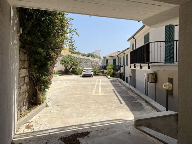 foto 11 Affitto tra privati Santa Teresa di Gallura appartement Sardegna  Parcheggio