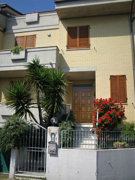 foto 2 Affitto tra privati Civitanova Marche maison Marche Macerata (provincia di) Vista esterna della casa vacanze