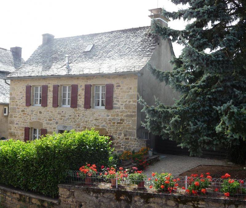 foto 1 Affitto tra privati Conques gite Midi Pirenei (Midi-Pyrnes) Aveyron Cortile